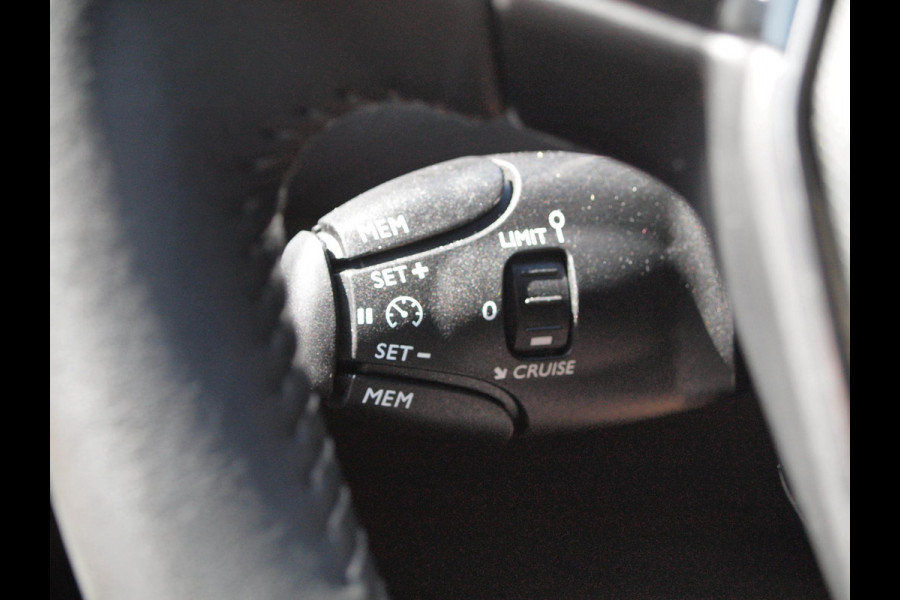 Peugeot 2008 1.2 PureTech Allure | Camera | Apple Carplay | Cruise Control | Dealeronderhouden |