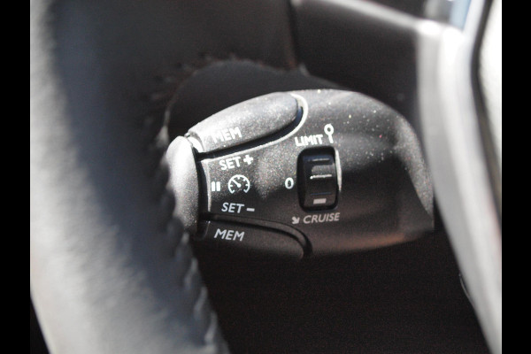 Peugeot 2008 1.2 PureTech Allure | Camera | Apple Carplay | Cruise Control | Dealeronderhouden |