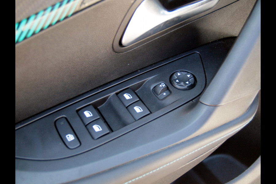 Peugeot 2008 1.2 PureTech Allure | Camera | Apple Carplay | Cruise Control | Dealeronderhouden |