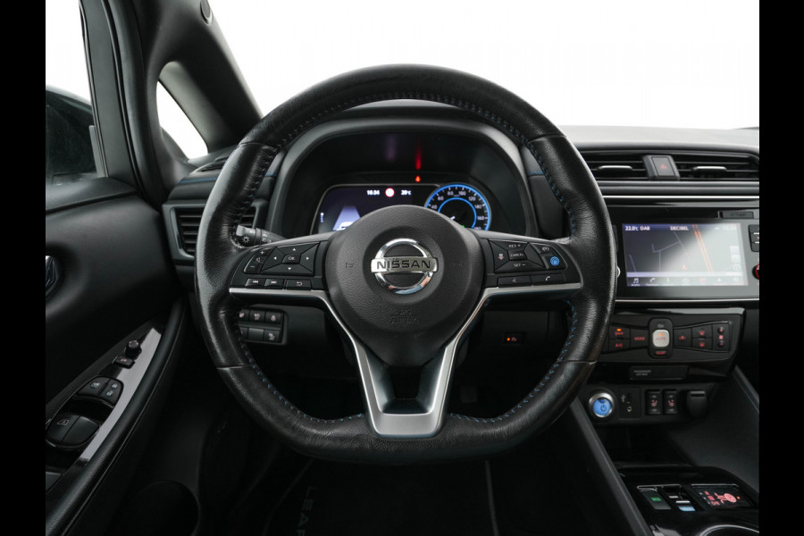 Nissan Leaf Tekna 40 kWh Aut. *LEATHER-FABRIC | FULL-LED | BOSE-SURROUND | ADAPTIVE-CRUISE | TOPVIEW | KEYLESS | NAVI-FULLMAP | BLINDSPOT | DAB+ | PDC | HEATED-COMFORTSEATS | TOWBAR | DIGI-COCKPIT | 17"ALU