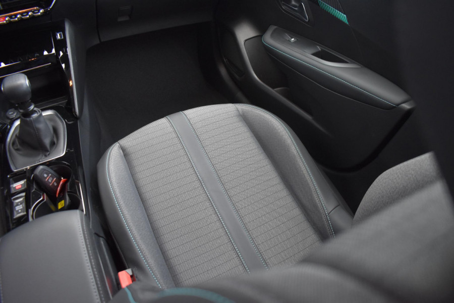 Peugeot 208 1.2 PureTech 100PK Allure Pack | Carplay | Camera | Cruise | Incl. garantie