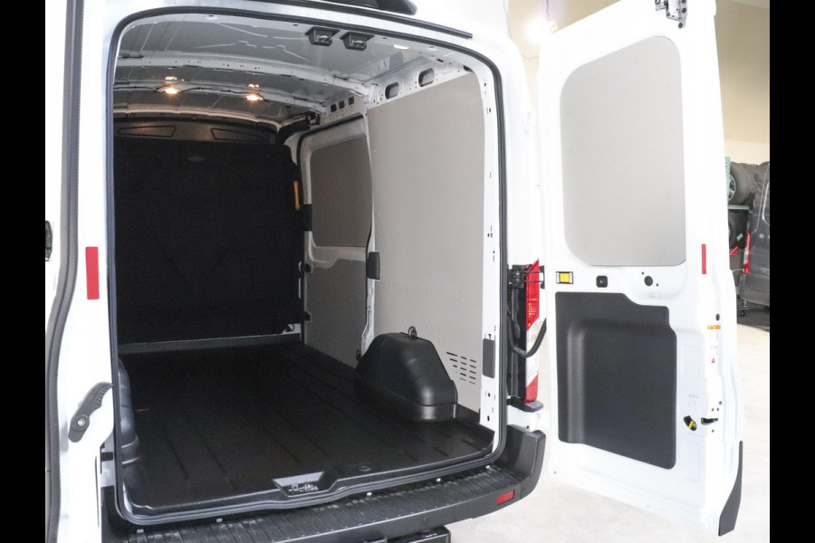 Ford Transit 130pk 2.0 L2H2 Trend Automaat Airco Navi Cruise Airco Navi Cruise Control Trekhaak