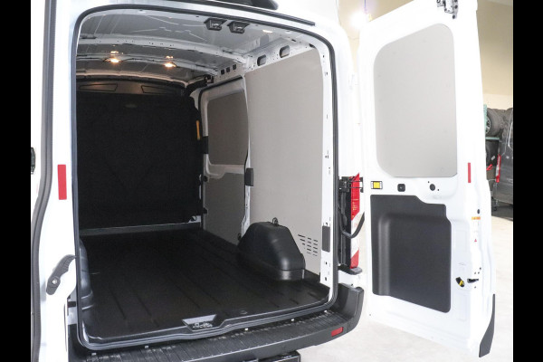 Ford Transit 130pk 2.0 L2H2 Trend Automaat Airco Navi Cruise Airco Navi Cruise Control Trekhaak