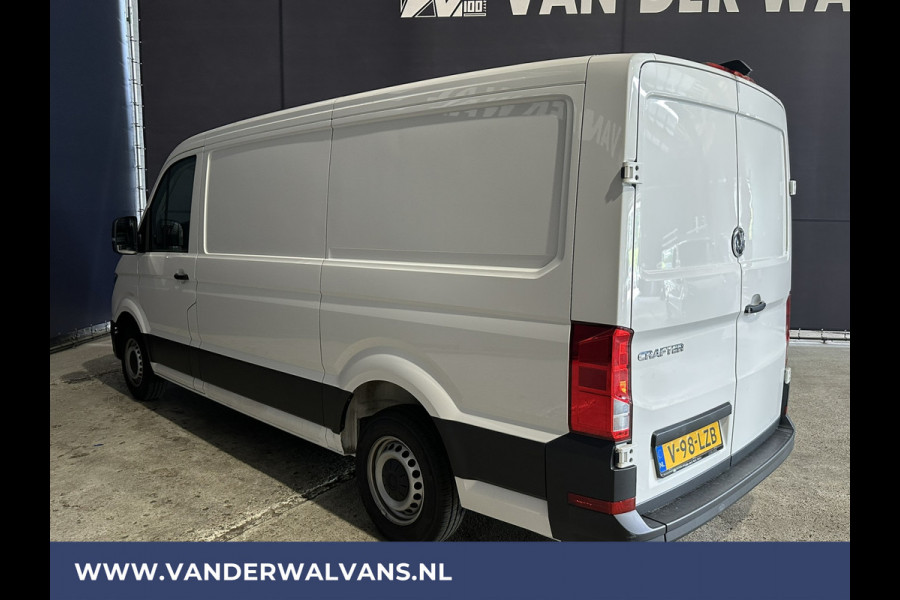 Volkswagen Crafter 2.0 TDI 141pk L3H2 (oude L2H1) Euro6 Airco | Camera | Bijrijdersbank | Apple carplay Android auto, stoelverwarming, 3000kg trekvermogen
