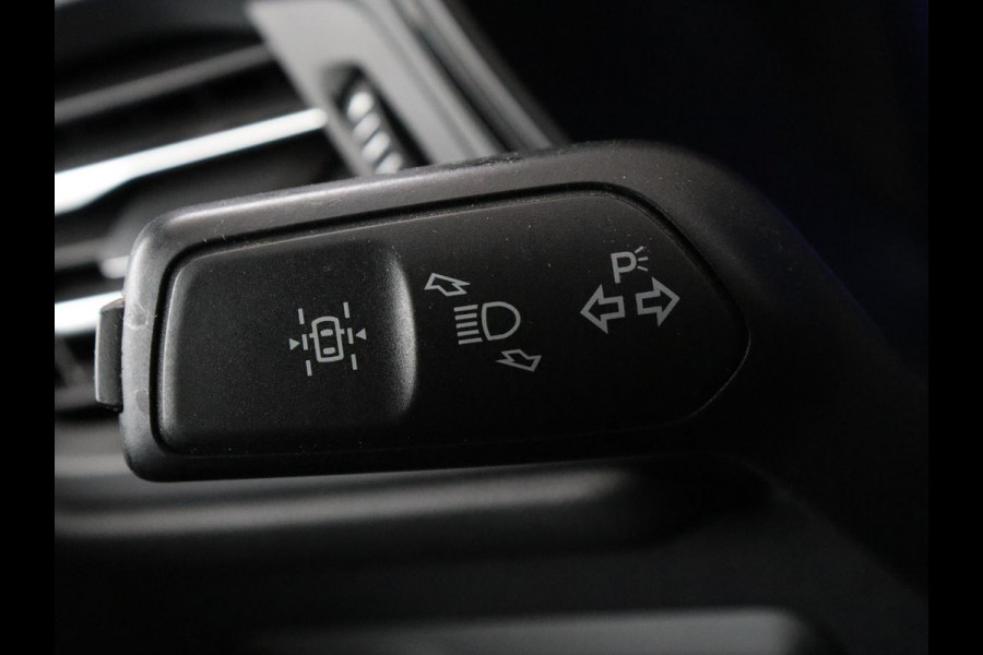 Ford Kuga 2.5 PHEV ST-Line | Trekhaak | Adaptive cruise | Camera | Carplay | Navigatie | Keyless | Full LED | Climate control