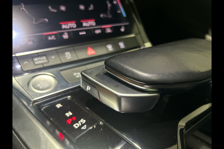 Audi e-tron e-tron 55 quattro advanced 95 kWh | Panoramadak | S-Line | Lederen bekleding