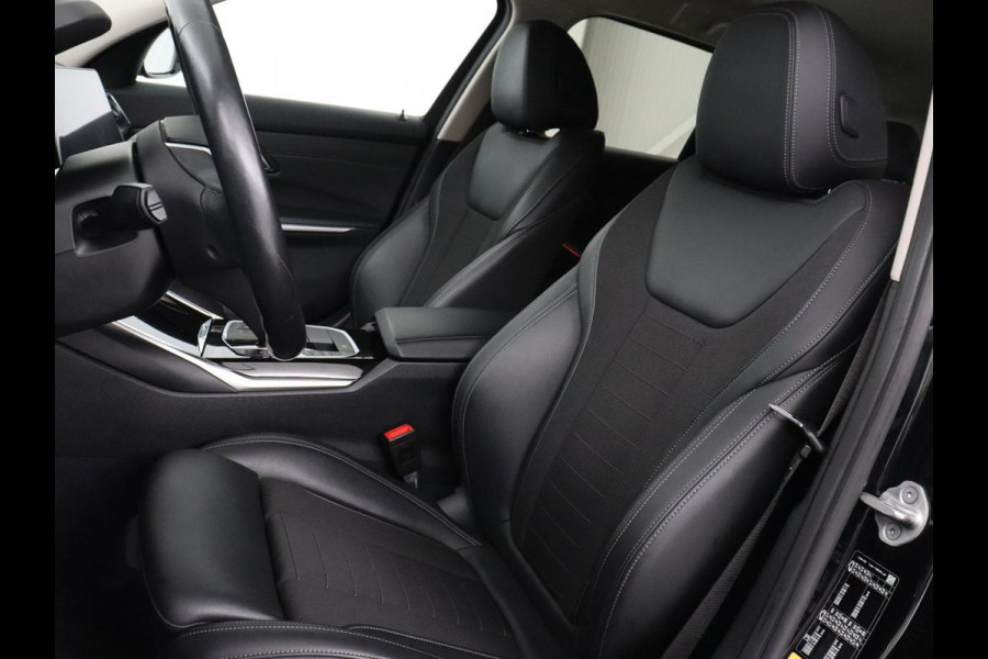 BMW 3-serie 330e Sport Line | Stoel & stuurverwarming | Adaptive cruise | Trekhaak | Sportstoelen | Carplay | Sfeerverlichting | Half leder | Navigatie | Full LED | PHEV