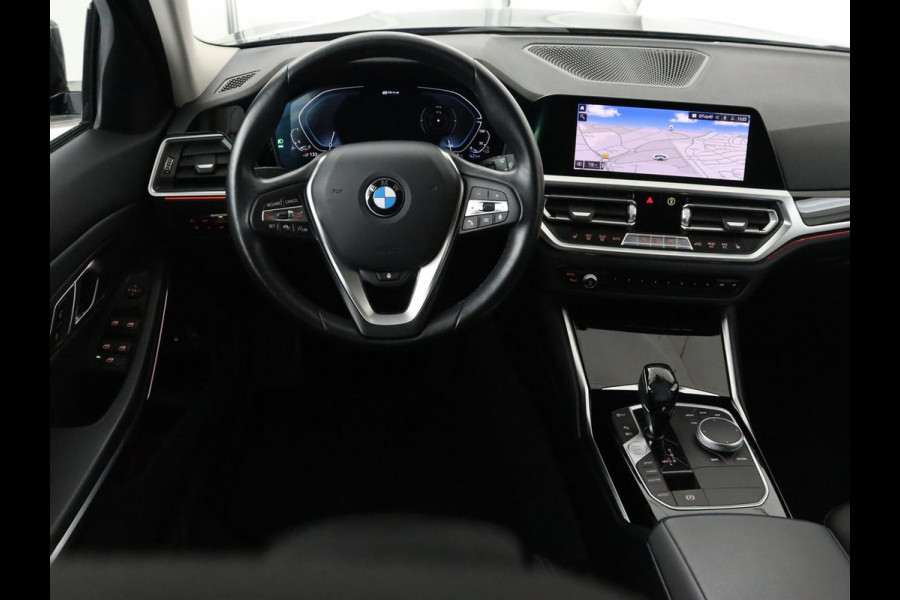 BMW 3-serie 330e Sport Line | Stoel & stuurverwarming | Adaptive cruise | Trekhaak | Sportstoelen | Carplay | Sfeerverlichting | Half leder | Navigatie | Full LED | PHEV