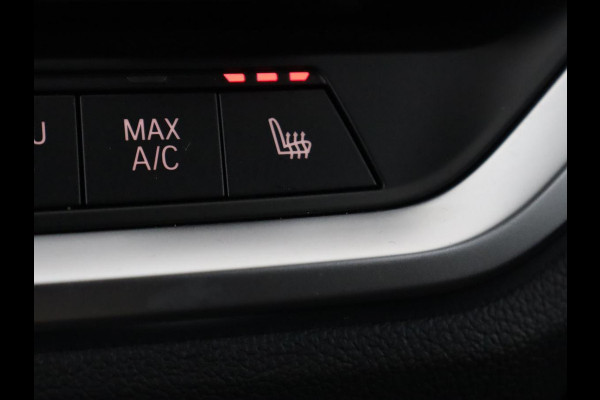 BMW 3-serie 330e Sport Line | Stoel & stuurverwarming | Adaptive cruise | Trekhaak | Sportstoelen | Carplay | Sfeerverlichting | Half leder | Navigatie | Full LED | PHEV