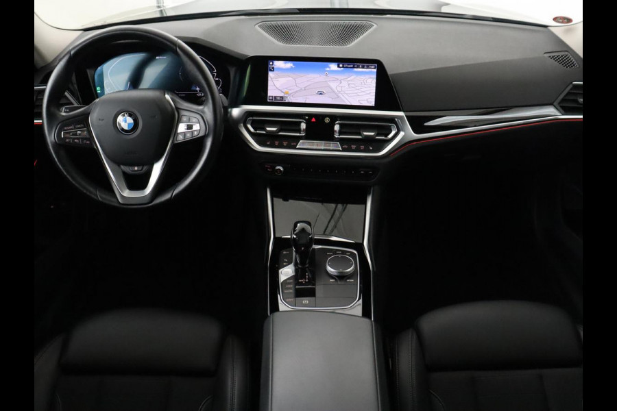 BMW 3-serie 330e Sport Line | Stoel & stuurverwarming | Adaptive cruise | Trekhaak | Sportstoelen | Carplay | Sfeerverlichting | Half leder | Navigatie | Full LED | PHEV