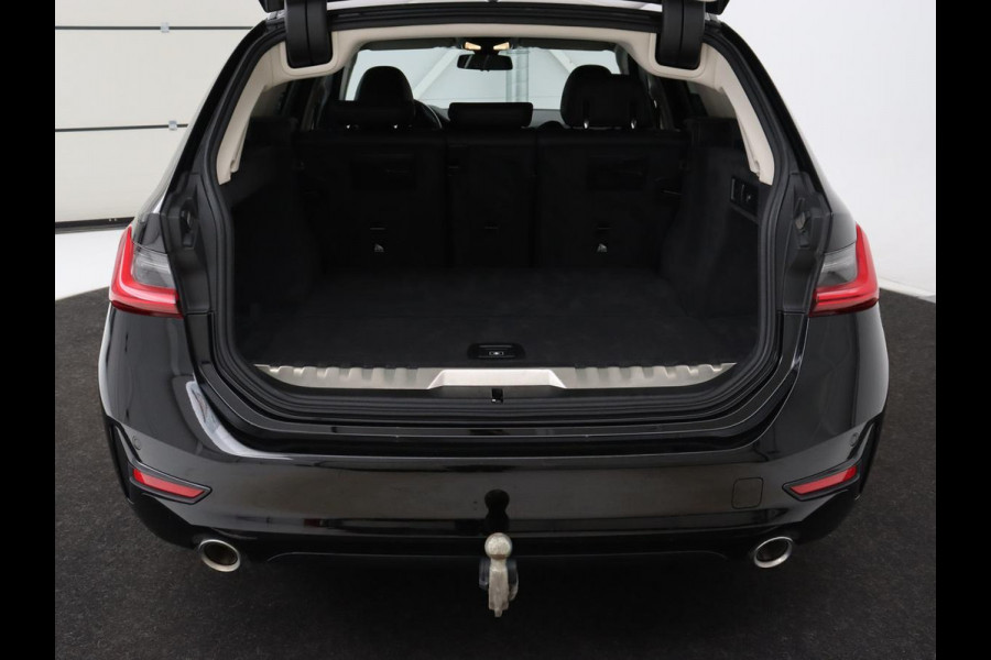 BMW 3-serie 330e Sport Line | Stoel & stuurverwarming | Adaptive cruise | Trekhaak | Sportstoelen | Carplay | Sfeerverlichting | Half leder | Navigatie | Full LED | PHEV