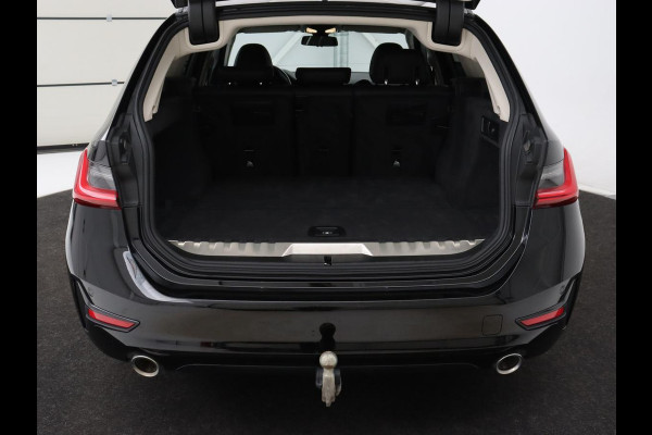 BMW 3-serie 330e Sport Line | Stoel & stuurverwarming | Adaptive cruise | Trekhaak | Sportstoelen | Carplay | Sfeerverlichting | Half leder | Navigatie | Full LED | PHEV