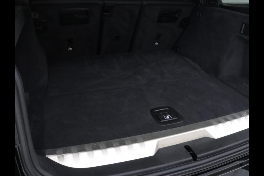 BMW 3-serie 330e Sport Line | Stoel & stuurverwarming | Adaptive cruise | Trekhaak | Sportstoelen | Carplay | Sfeerverlichting | Half leder | Navigatie | Full LED | PHEV