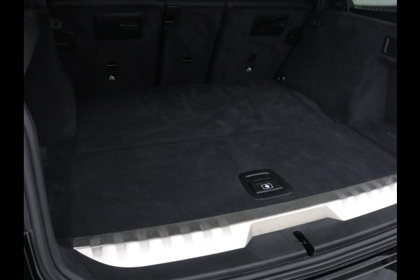 BMW 3-serie 330e Sport Line | Stoel & stuurverwarming | Adaptive cruise | Trekhaak | Sportstoelen | Carplay | Sfeerverlichting | Half leder | Navigatie | Full LED | PHEV