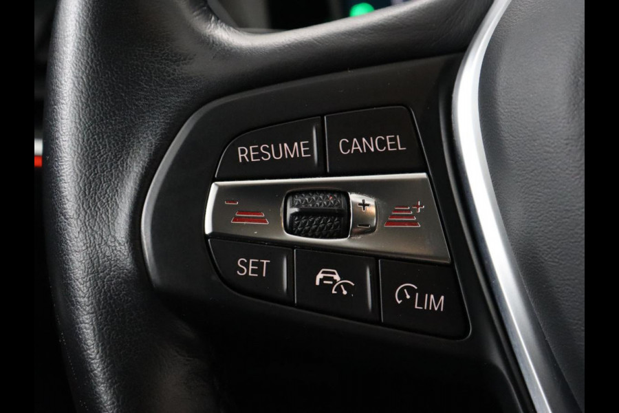 BMW 3-serie 330e Sport Line | Stoel & stuurverwarming | Adaptive cruise | Trekhaak | Sportstoelen | Carplay | Sfeerverlichting | Half leder | Navigatie | Full LED | PHEV