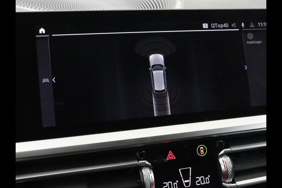 BMW 3-serie 330e Sport Line | Stoel & stuurverwarming | Adaptive cruise | Trekhaak | Sportstoelen | Carplay | Sfeerverlichting | Half leder | Navigatie | Full LED | PHEV