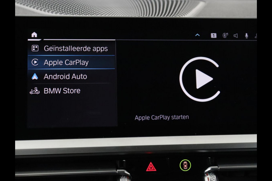 BMW 3-serie 330e Sport Line | Stoel & stuurverwarming | Adaptive cruise | Trekhaak | Sportstoelen | Carplay | Sfeerverlichting | Half leder | Navigatie | Full LED | PHEV