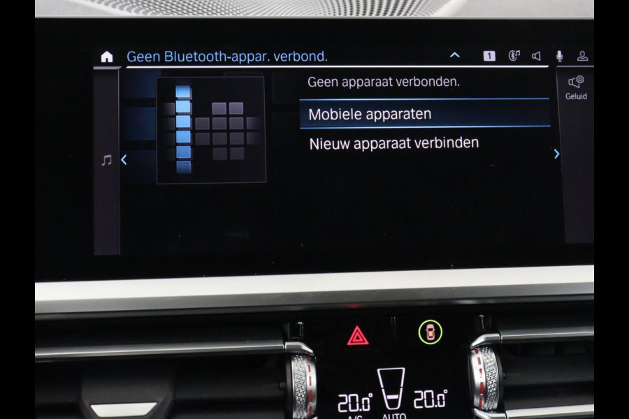 BMW 3-serie 330e Sport Line | Stoel & stuurverwarming | Adaptive cruise | Trekhaak | Sportstoelen | Carplay | Sfeerverlichting | Half leder | Navigatie | Full LED | PHEV