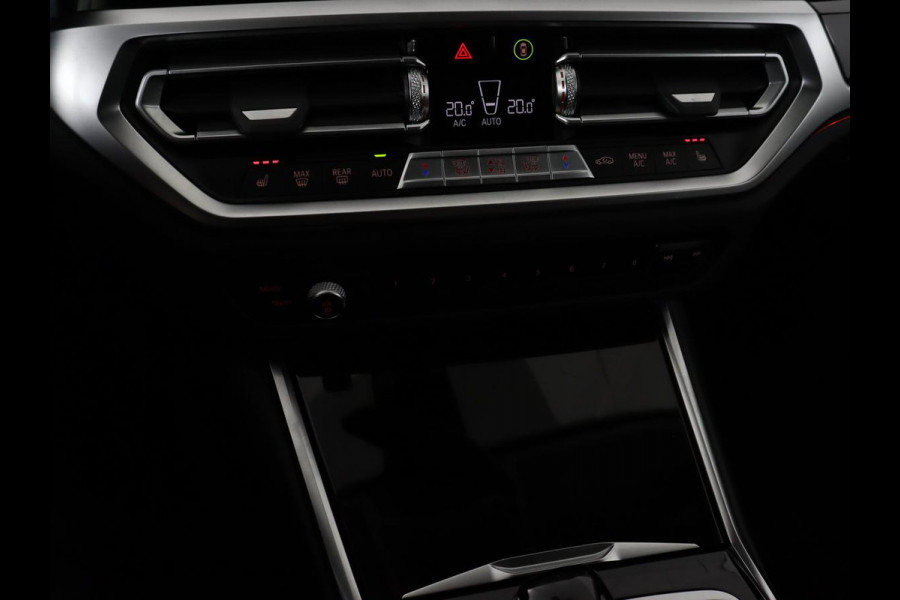 BMW 3-serie 330e Sport Line | Stoel & stuurverwarming | Adaptive cruise | Trekhaak | Sportstoelen | Carplay | Sfeerverlichting | Half leder | Navigatie | Full LED | PHEV