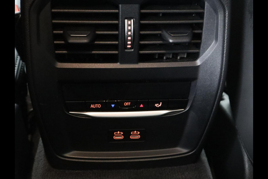 BMW 3-serie 330e Sport Line | Stoel & stuurverwarming | Adaptive cruise | Trekhaak | Sportstoelen | Carplay | Sfeerverlichting | Half leder | Navigatie | Full LED | PHEV