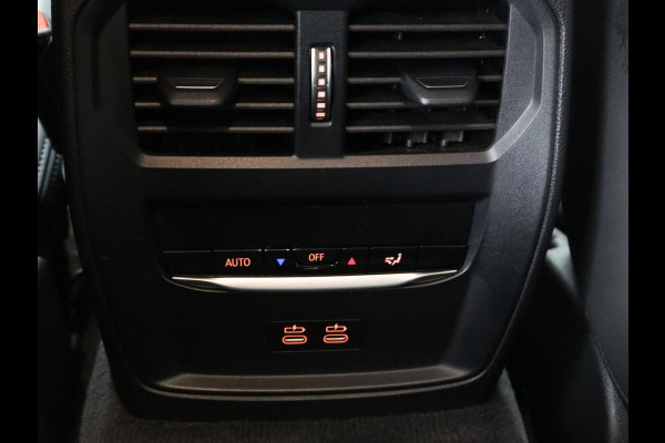 BMW 3-serie 330e Sport Line | Stoel & stuurverwarming | Adaptive cruise | Trekhaak | Sportstoelen | Carplay | Sfeerverlichting | Half leder | Navigatie | Full LED | PHEV