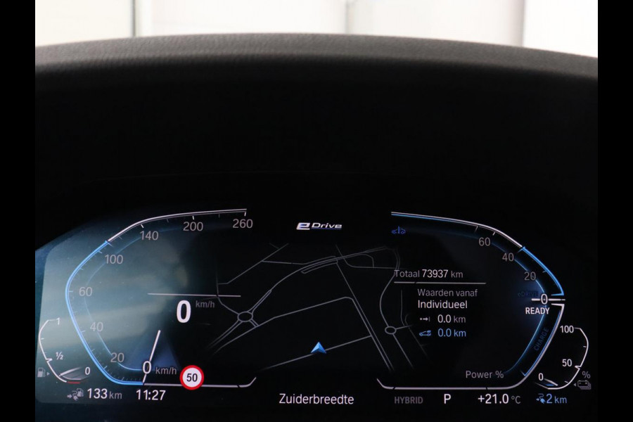 BMW 3-serie 330e Sport Line | Stoel & stuurverwarming | Adaptive cruise | Trekhaak | Sportstoelen | Carplay | Sfeerverlichting | Half leder | Navigatie | Full LED | PHEV