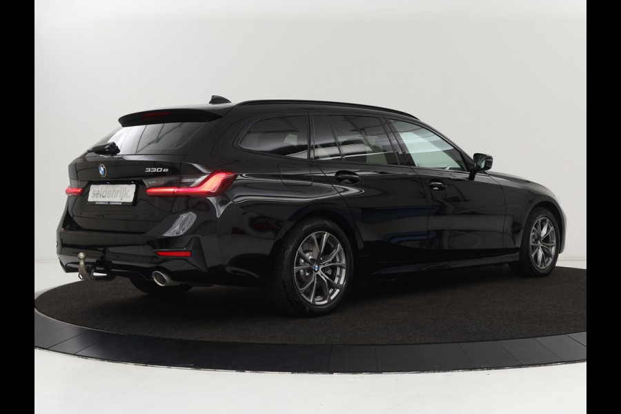 BMW 3-serie 330e Sport Line | Stoel & stuurverwarming | Adaptive cruise | Trekhaak | Sportstoelen | Carplay | Sfeerverlichting | Half leder | Navigatie | Full LED | PHEV