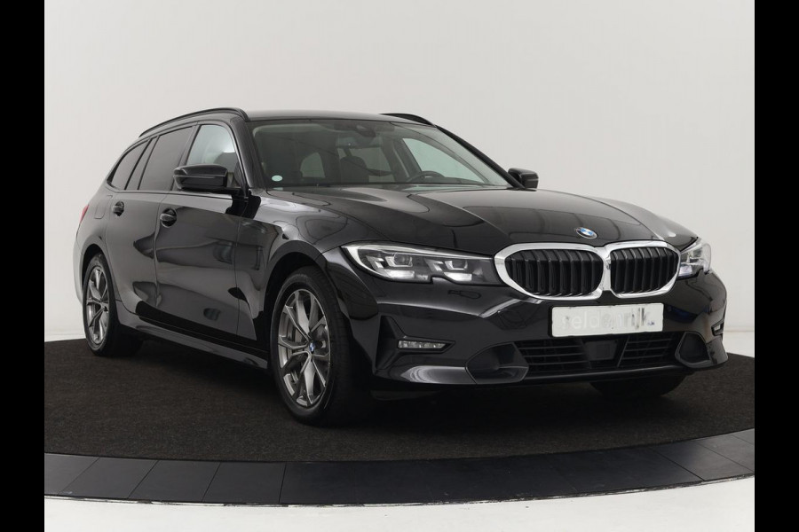 BMW 3-serie 330e Sport Line | Stoel & stuurverwarming | Adaptive cruise | Trekhaak | Sportstoelen | Carplay | Sfeerverlichting | Half leder | Navigatie | Full LED | PHEV