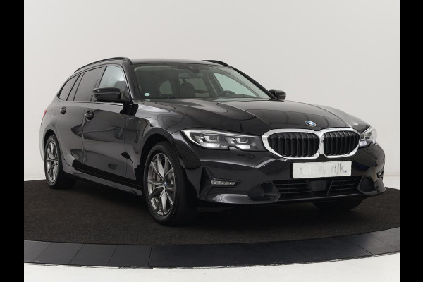 BMW 3-serie 330e Sport Line | Stoel & stuurverwarming | Adaptive cruise | Trekhaak | Sportstoelen | Carplay | Sfeerverlichting | Half leder | Navigatie | Full LED | PHEV