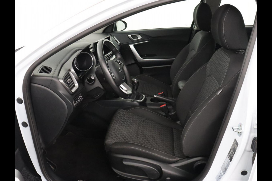 Kia Ceed 1.6 CRDi DynamicLine | Trekhaak | Camera | Carplay | Navigatie | Climate control | Parkeerhulp | Cruise control | Bluetooth