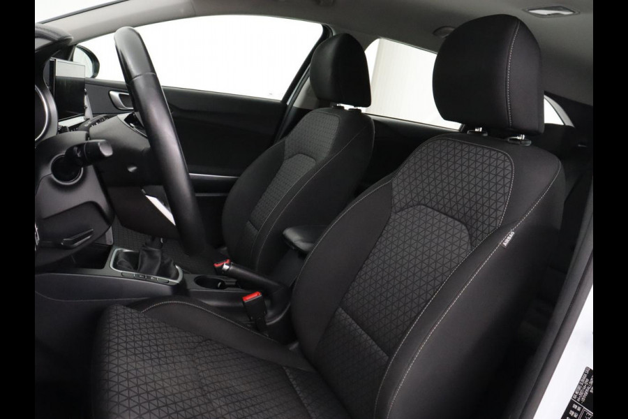 Kia Ceed 1.6 CRDi DynamicLine | Trekhaak | Camera | Carplay | Navigatie | Climate control | Parkeerhulp | Cruise control | Bluetooth