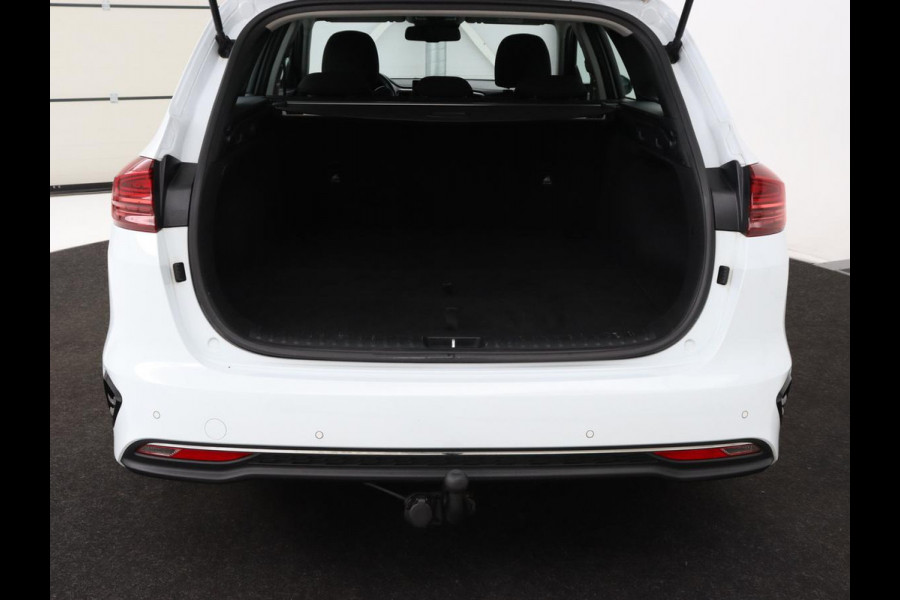 Kia Ceed 1.6 CRDi DynamicLine | Trekhaak | Camera | Carplay | Navigatie | Climate control | Parkeerhulp | Cruise control | Bluetooth