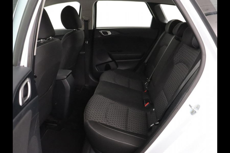 Kia Ceed 1.6 CRDi DynamicLine | Trekhaak | Camera | Carplay | Navigatie | Climate control | Parkeerhulp | Cruise control | Bluetooth
