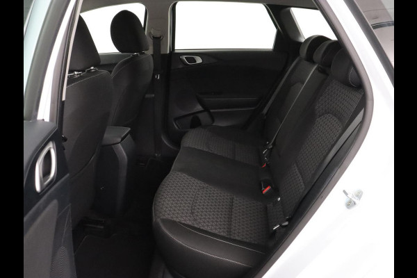 Kia Ceed 1.6 CRDi DynamicLine | Trekhaak | Camera | Carplay | Navigatie | Climate control | Parkeerhulp | Cruise control | Bluetooth