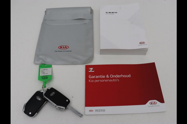 Kia Ceed 1.6 CRDi DynamicLine | Trekhaak | Camera | Carplay | Navigatie | Climate control | Parkeerhulp | Cruise control | Bluetooth
