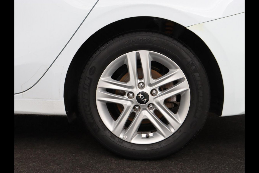 Kia Ceed 1.6 CRDi DynamicLine | Trekhaak | Camera | Carplay | Navigatie | Climate control | Parkeerhulp | Cruise control | Bluetooth