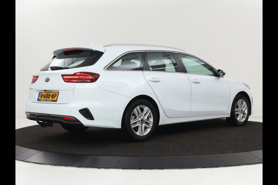 Kia Ceed 1.6 CRDi DynamicLine | Trekhaak | Camera | Carplay | Navigatie | Climate control | Parkeerhulp | Cruise control | Bluetooth