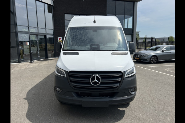Mercedes-Benz Sprinter 317 CDI L2 H2 PRO / LED / MBUX 10.25 / Navigatie / Camera / Parkeersensoren / Cruise control / Airco / 270 Graden achterdeuren