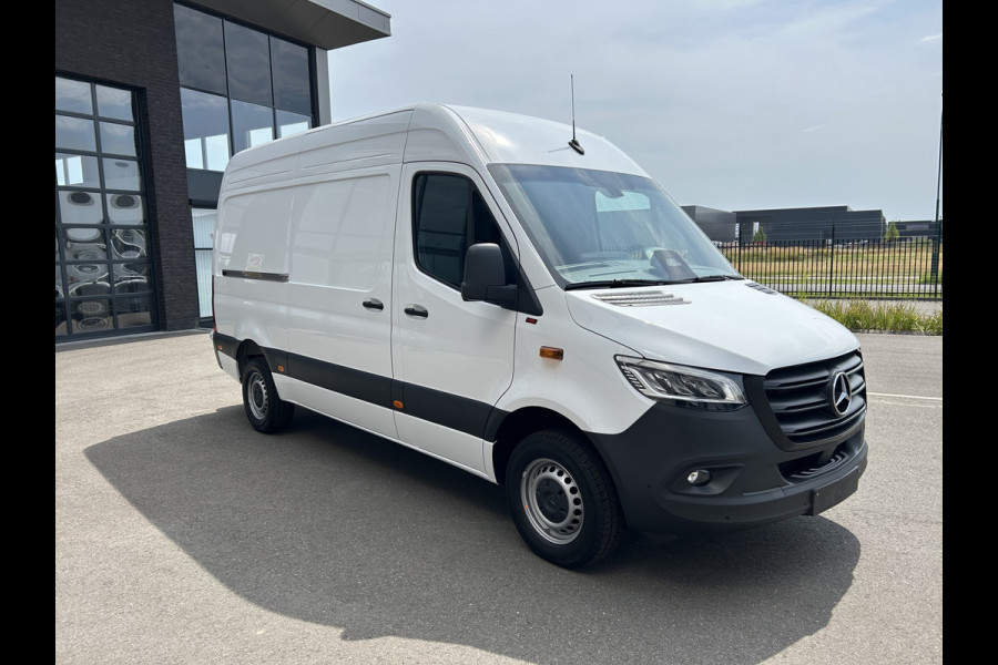 Mercedes-Benz Sprinter 317 CDI L2 H2 PRO / LED / MBUX 10.25 / Navigatie / Camera / Parkeersensoren / Cruise control / Airco / 270 Graden achterdeuren