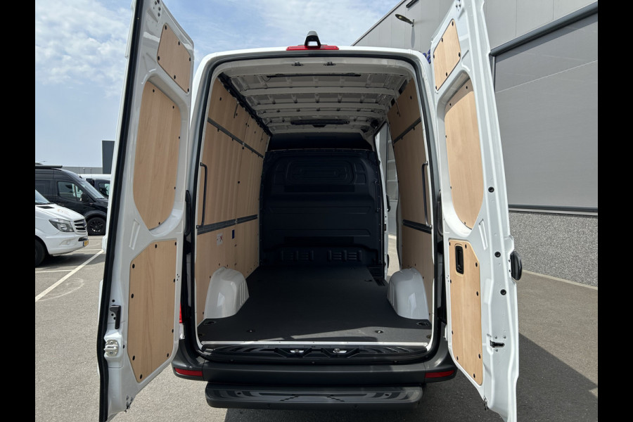 Mercedes-Benz Sprinter 317 CDI L2 H2 PRO / LED / MBUX 10.25 / Navigatie / Camera / Parkeersensoren / Cruise control / Airco / 270 Graden achterdeuren