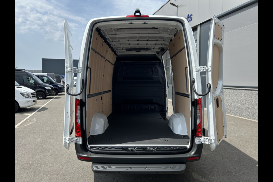 Mercedes-Benz Sprinter 317 CDI L2 H2 PRO / LED / MBUX 10.25 / Navigatie / Camera / Parkeersensoren / Cruise control / Airco / 270 Graden achterdeuren