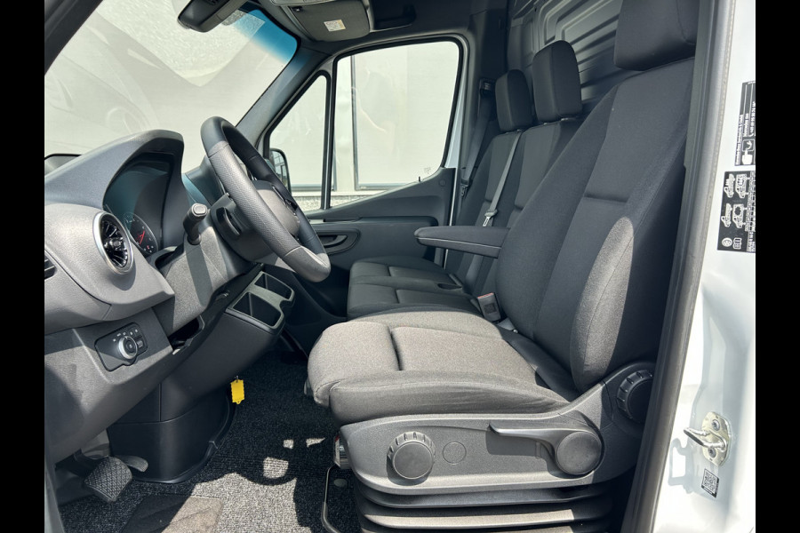 Mercedes-Benz Sprinter 317 CDI L2 H2 PRO / LED / MBUX 10.25 / Navigatie / Camera / Parkeersensoren / Cruise control / Airco / 270 Graden achterdeuren
