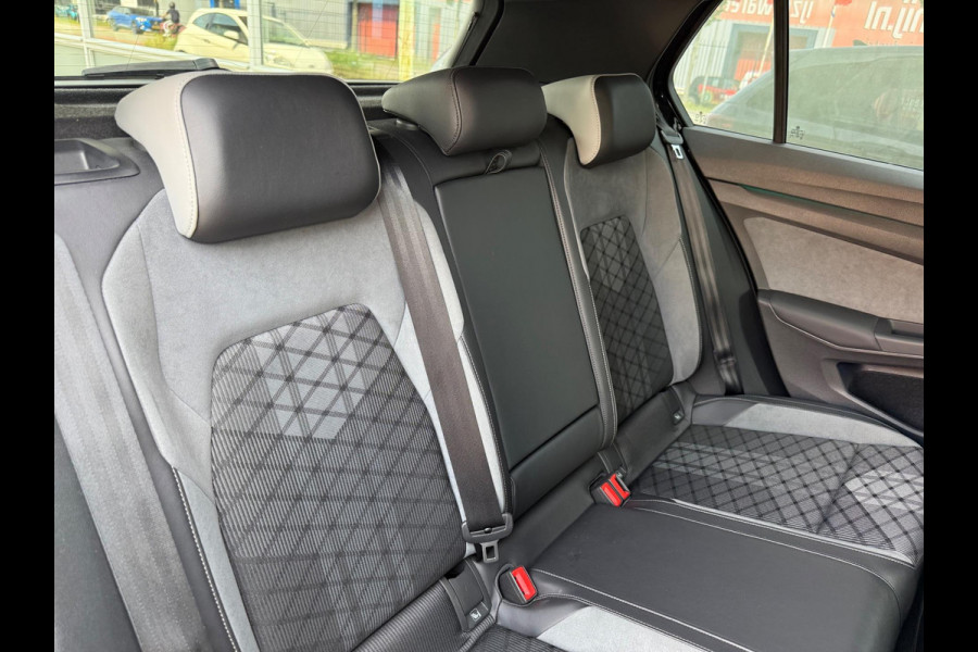 Volkswagen Golf 1.5 eTSI R-Line | Airco | ACC | Sfeer