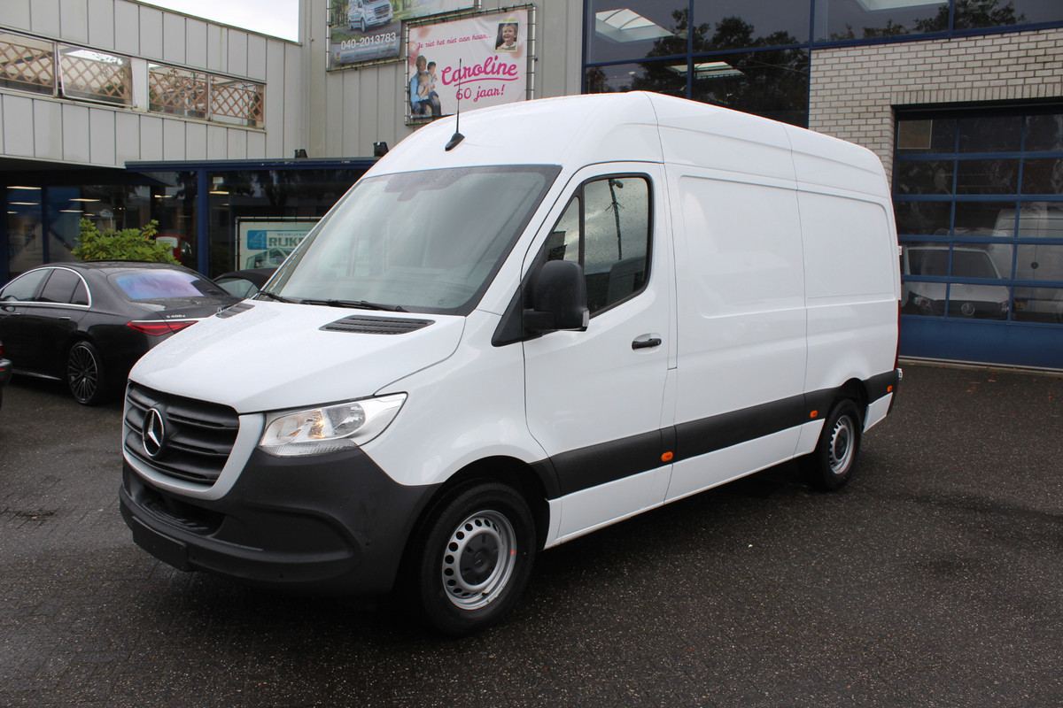 Mercedes-Benz Sprinter 317 CDI L2H2 MBUX met navigatie en parkeerpakket en camera Mercedes-Benz Sprinter 317 CDI L2H2 MBUX met navigatie en parkeerpakket en camera