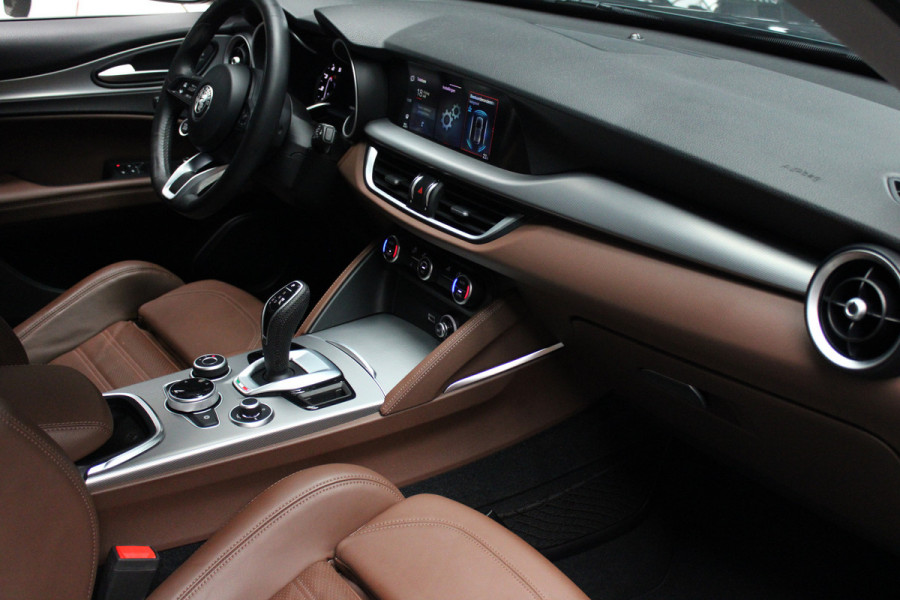 Alfa Romeo Stelvio 2.0 T AWD Leder Navi Camera ACC Android Elektr. achterklep Stuurverwarming PDC Stoelverwarming Xenon