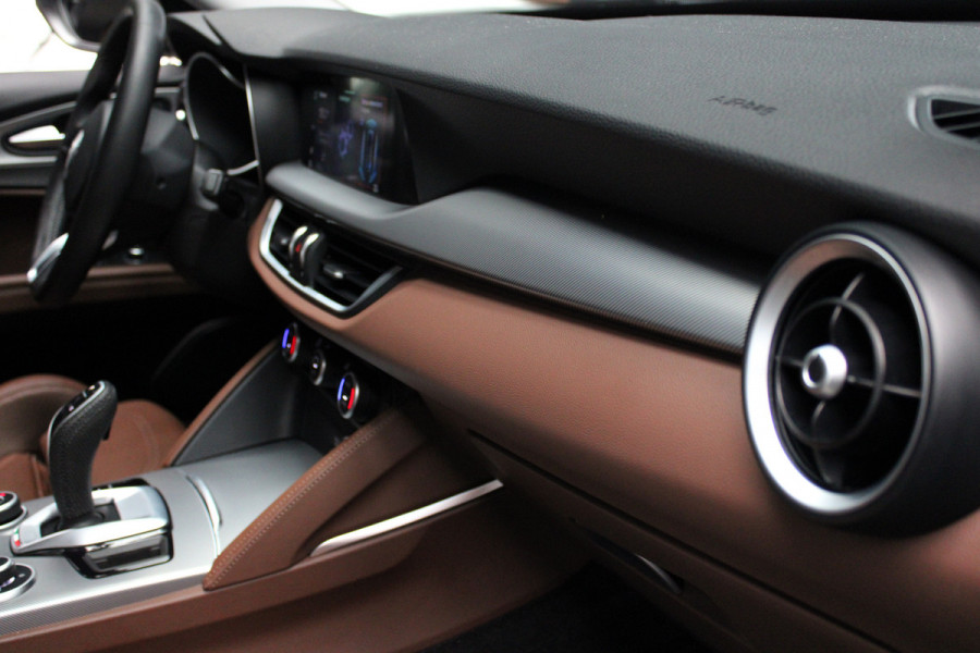 Alfa Romeo Stelvio 2.0 T AWD Leder Navi Camera ACC Android Elektr. achterklep Stuurverwarming PDC Stoelverwarming Xenon