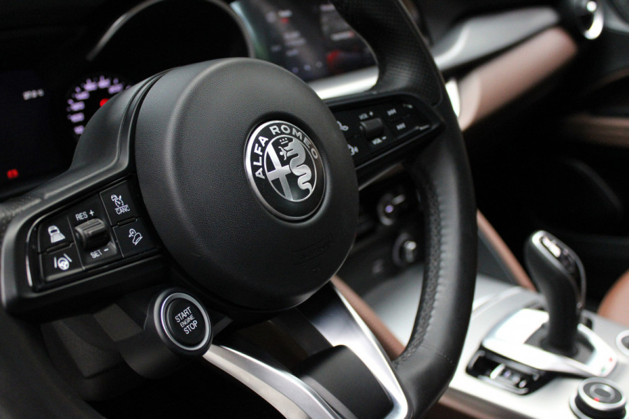 Alfa Romeo Stelvio 2.0 T AWD Leder Navi Camera ACC Android Elektr. achterklep Stuurverwarming PDC Stoelverwarming Xenon