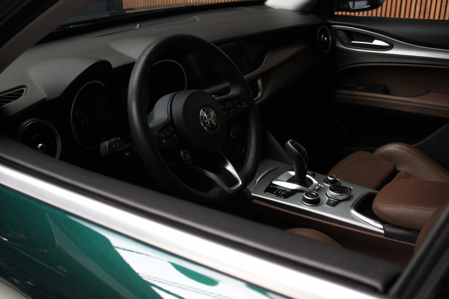 Alfa Romeo Stelvio 2.0 T AWD Leder Navi Camera ACC Android Elektr. achterklep Stuurverwarming PDC Stoelverwarming Xenon
