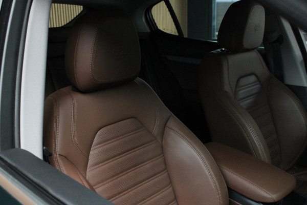 Alfa Romeo Stelvio 2.0 T AWD Leder Navi Camera ACC Android Elektr. achterklep Stuurverwarming PDC Stoelverwarming Xenon