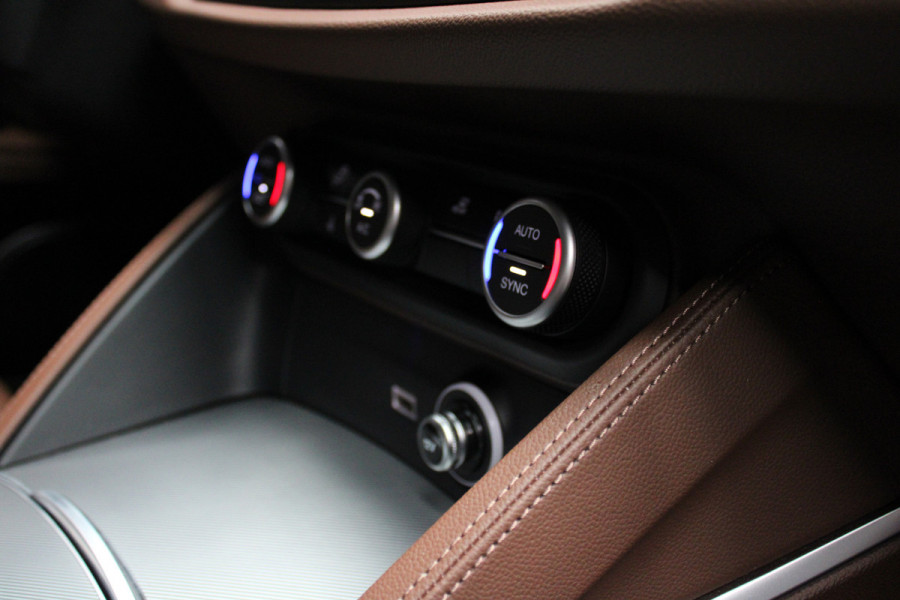 Alfa Romeo Stelvio 2.0 T AWD Leder Navi Camera ACC Android Elektr. achterklep Stuurverwarming PDC Stoelverwarming Xenon